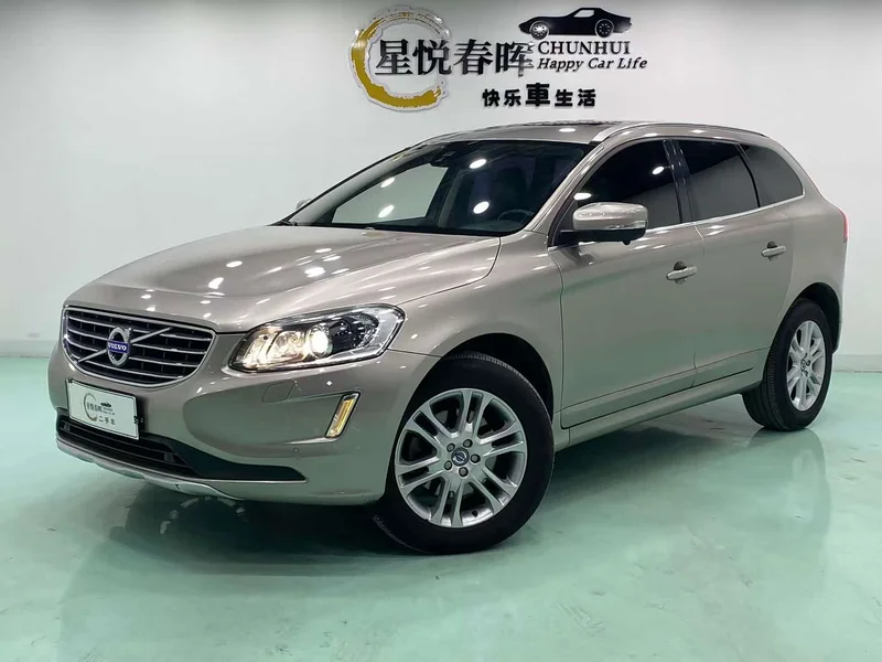 Volvo XC60 — фото 1