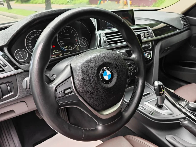 BMW 3-Series — фото 11