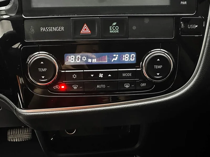 Mitsubishi Outlander — фото 12
