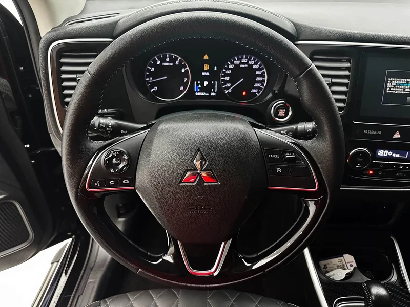 Mitsubishi Outlander — фото 9