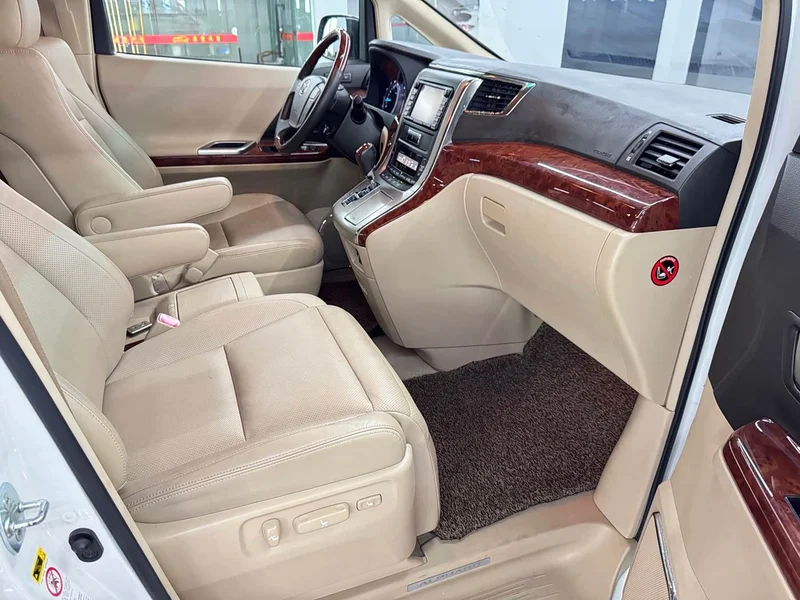 Toyota Alphard — фото 15