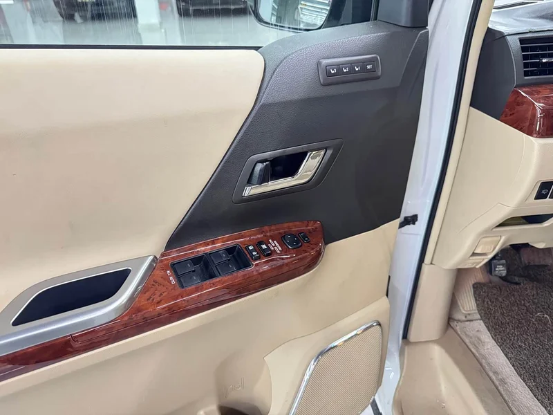 Toyota Alphard — фото 16