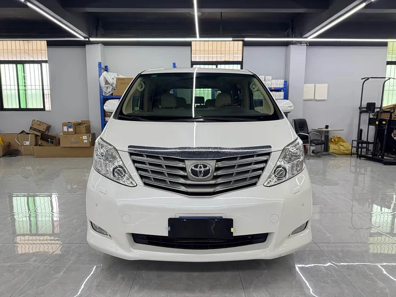 Toyota Alphard — фото 2