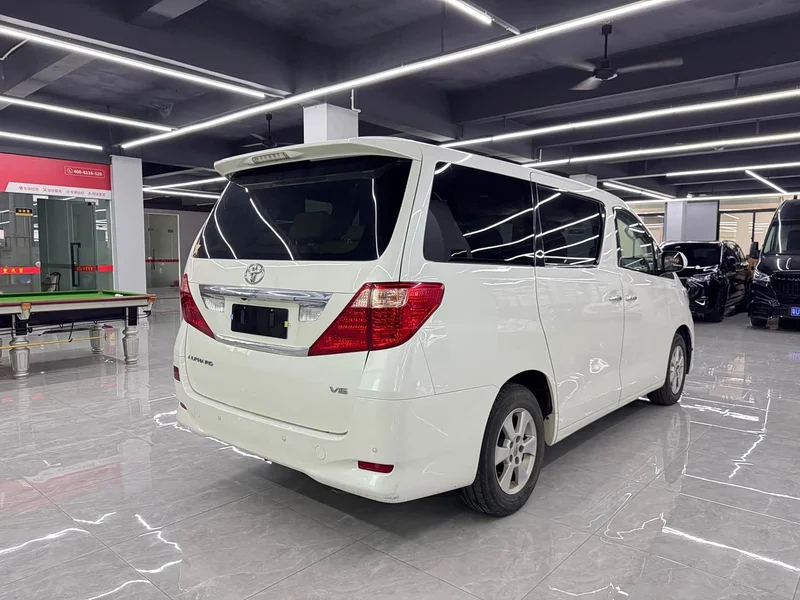 Toyota Alphard — фото 3