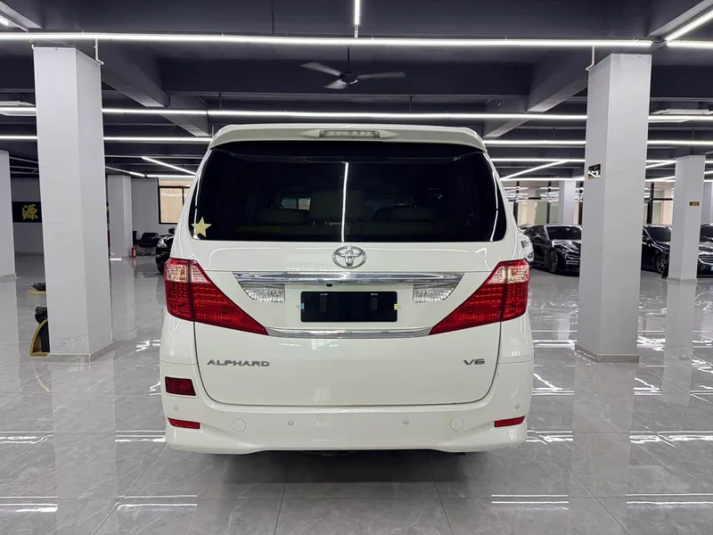 Toyota Alphard — фото 4
