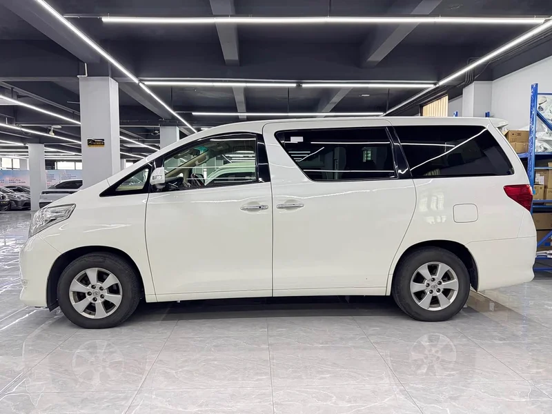 Toyota Alphard — фото 5