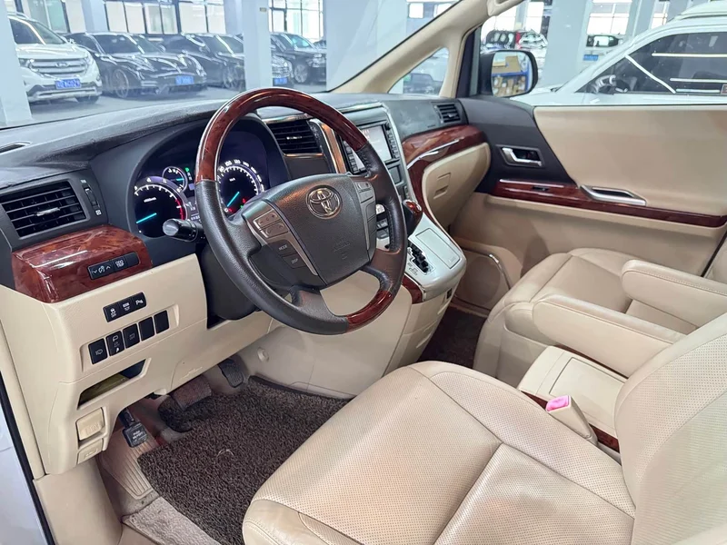 Toyota Alphard — фото 6