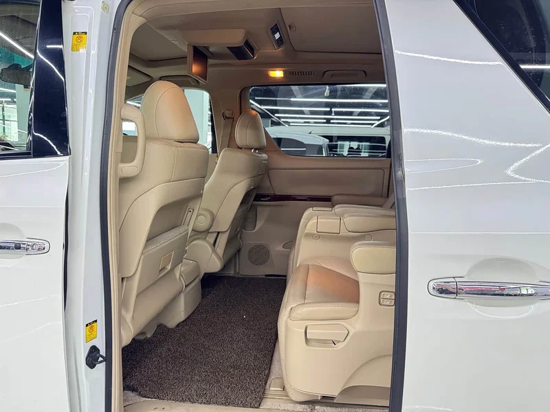 Toyota Alphard — фото 9