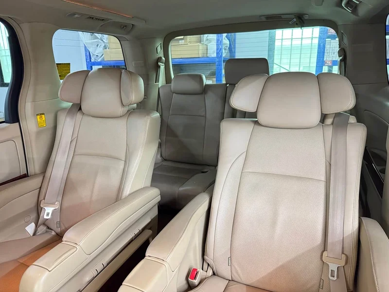 Toyota Alphard — фото 10