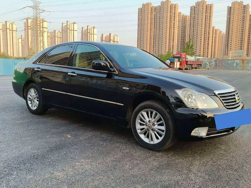 Toyota Crown — фото 2