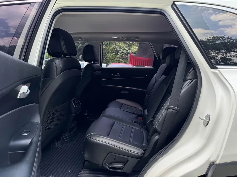 Kia Sorento — фото 12