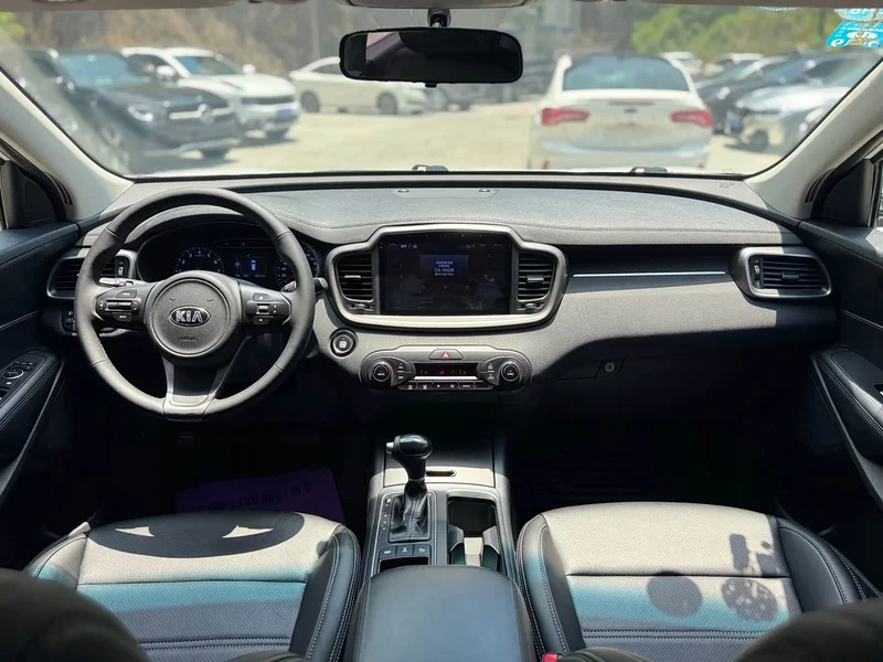 Kia Sorento — фото 15
