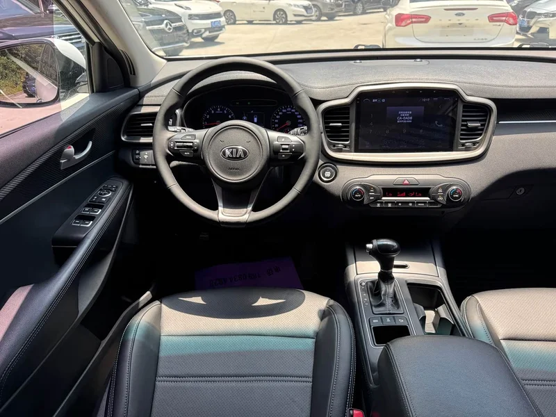 Kia Sorento — фото 16