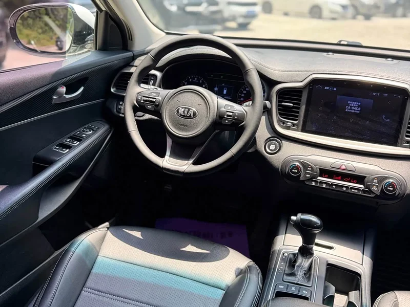 Kia Sorento — фото 17