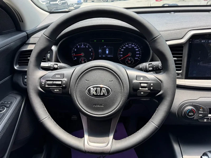 Kia Sorento — фото 20