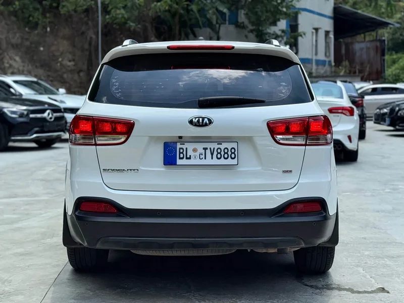 Kia Sorento — фото 7