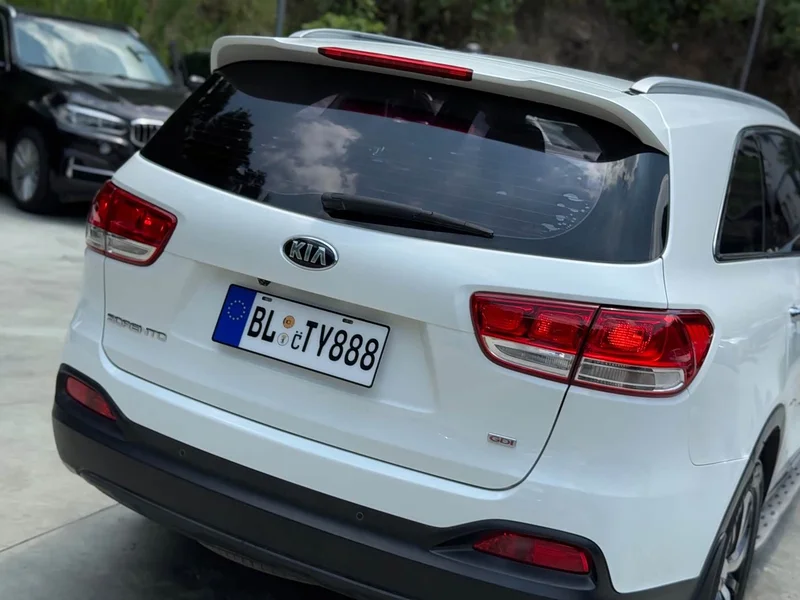 Kia Sorento — фото 8