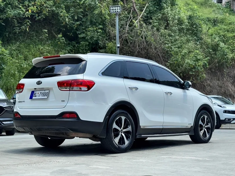 Kia Sorento — фото 9