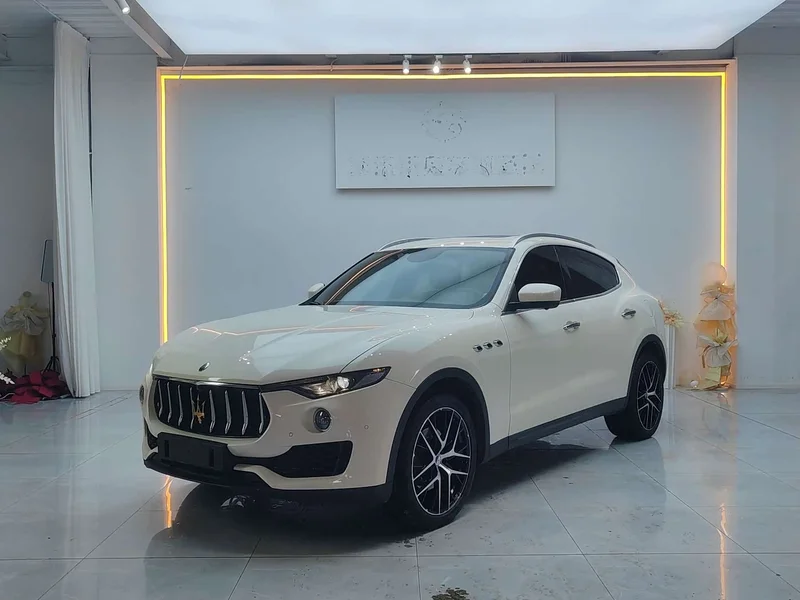 Maserati Levante — фото 1
