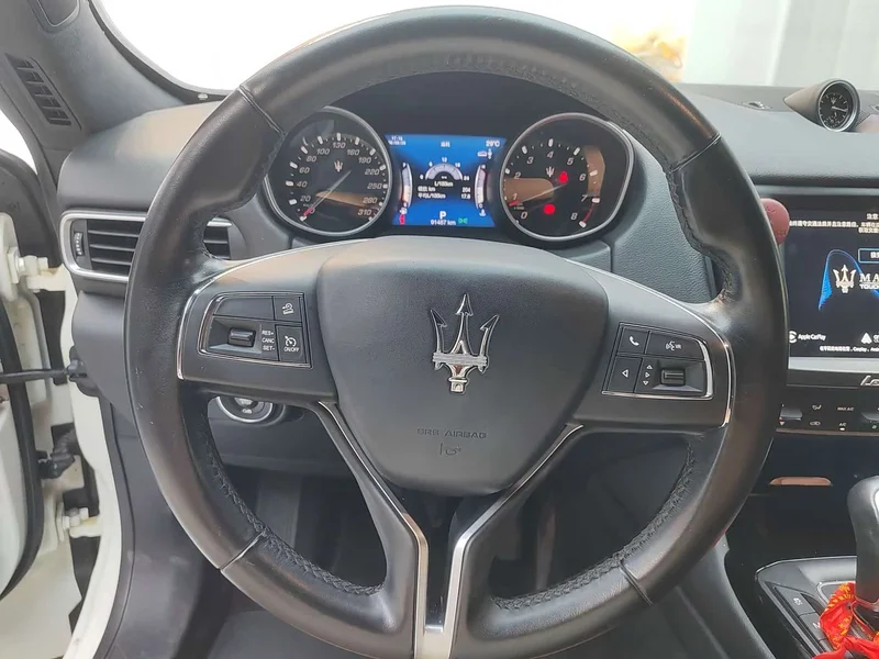 Maserati Levante — фото 11