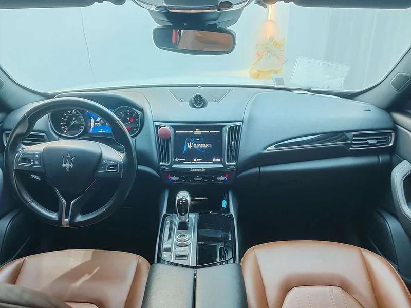 Maserati Levante — фото 10