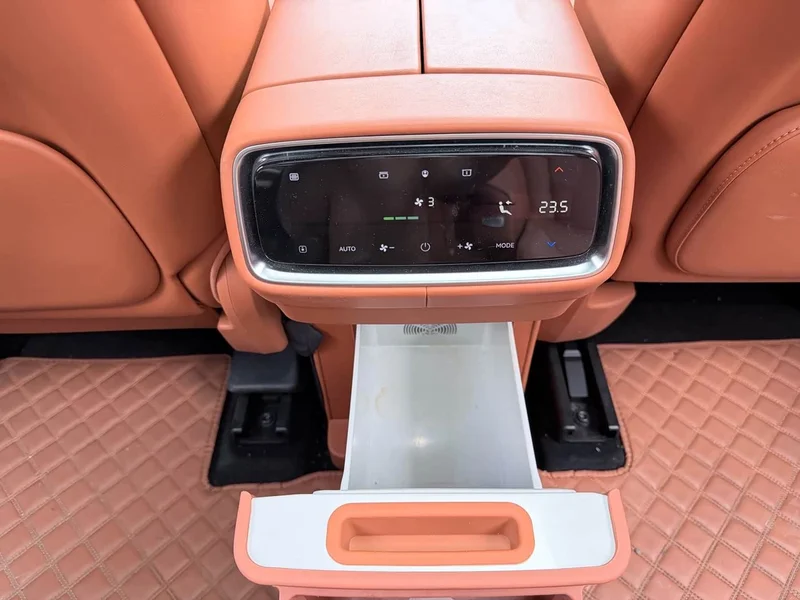 AITO M9 — фото 11