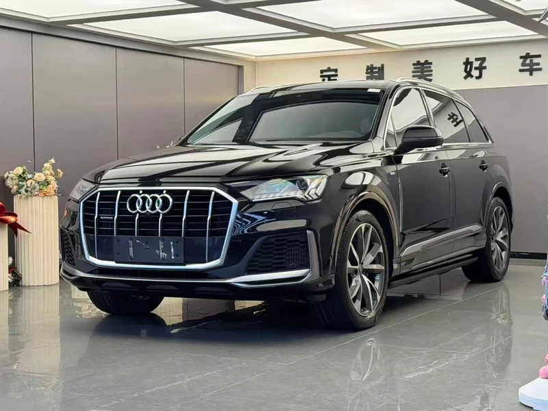 Audi Q7 — фото 1