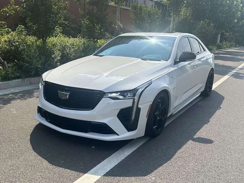 Cadillac CT4 — фото 1