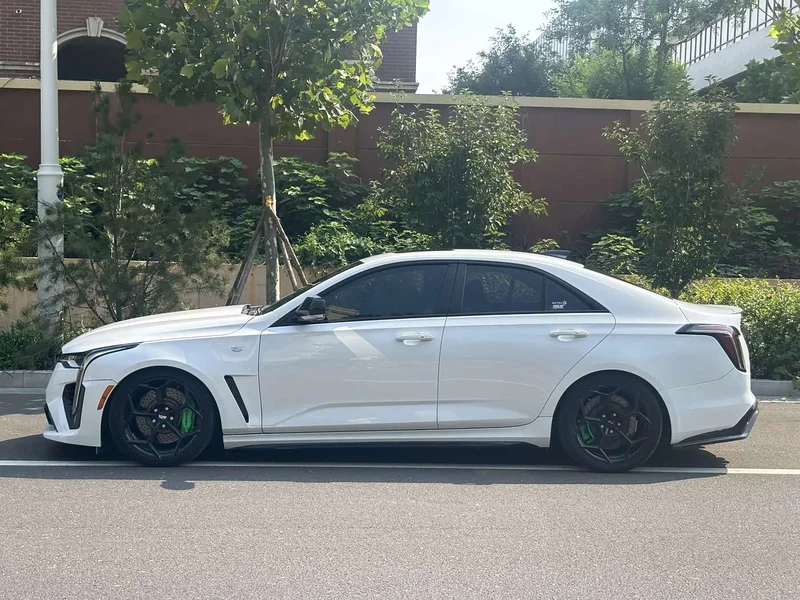 Cadillac CT4 — фото 12
