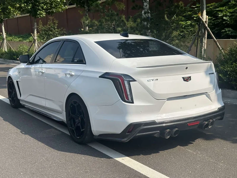 Cadillac CT4 — фото 13
