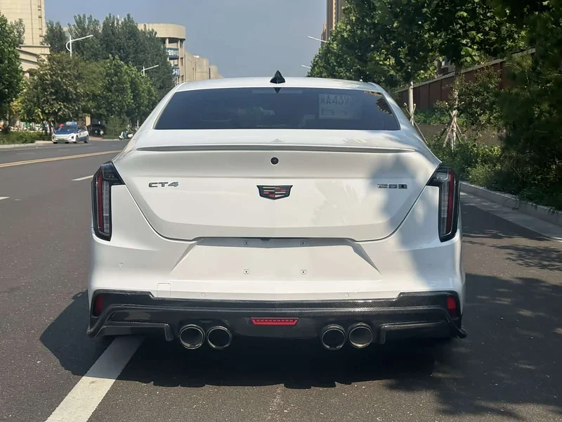 Cadillac CT4 — фото 15