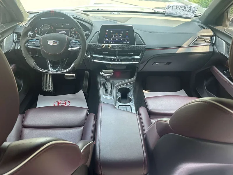 Cadillac CT4 — фото 10