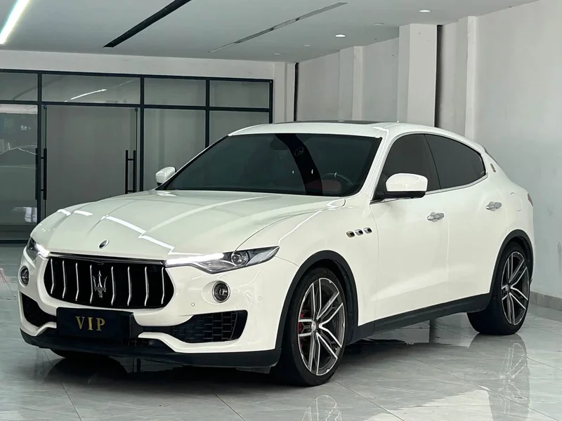 Maserati Levante — фото 1