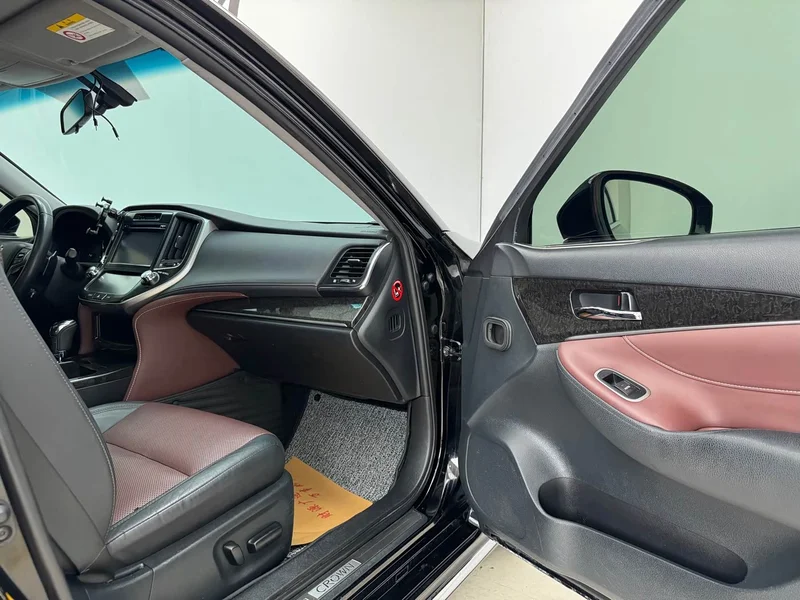 Toyota Crown — фото 12