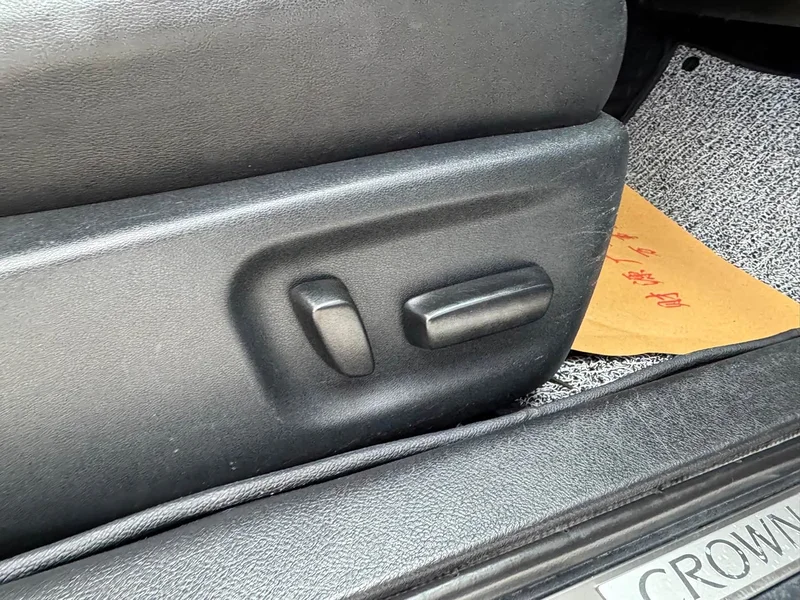 Toyota Crown — фото 15