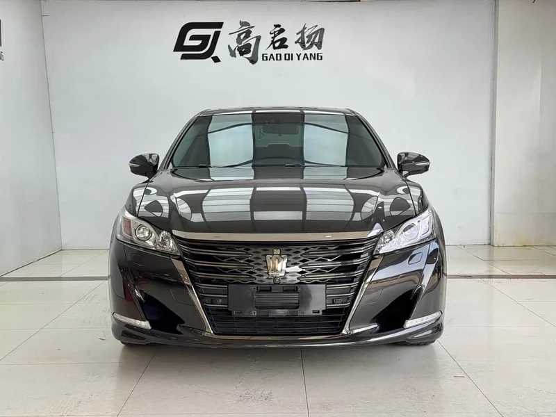 Toyota Crown — фото 2