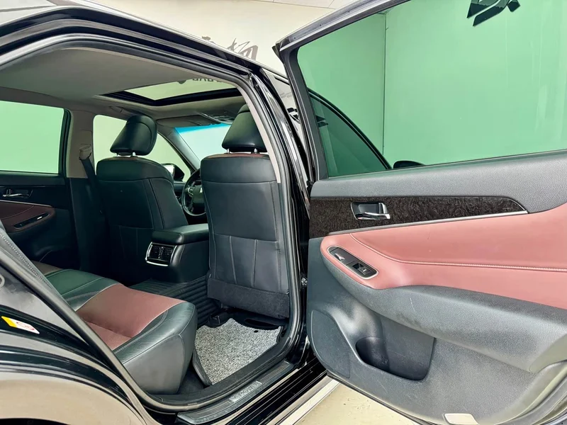 Toyota Crown — фото 10