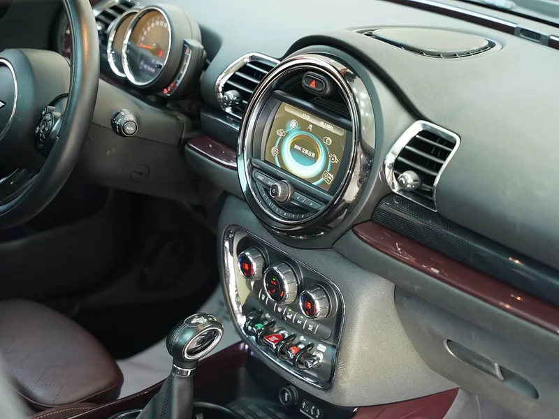 MINI CLUBMAN — фото 15