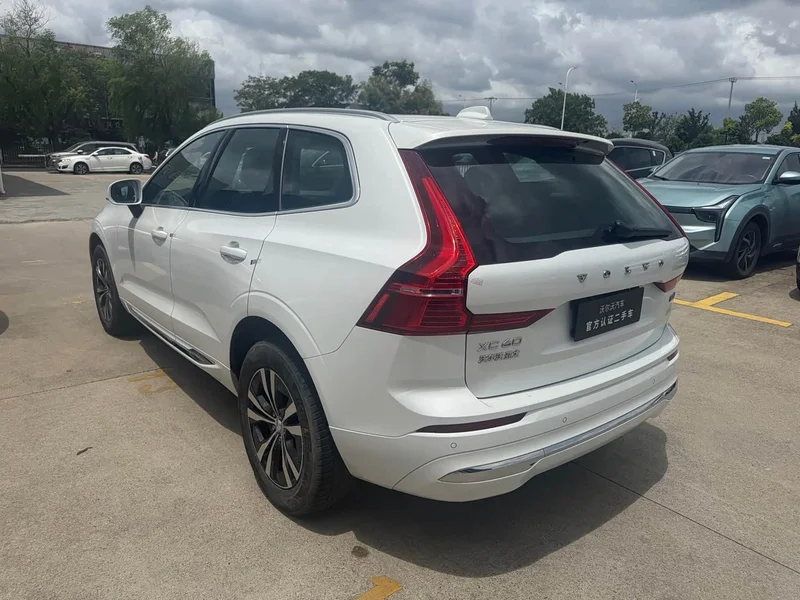 Volvo XC60 — фото 9