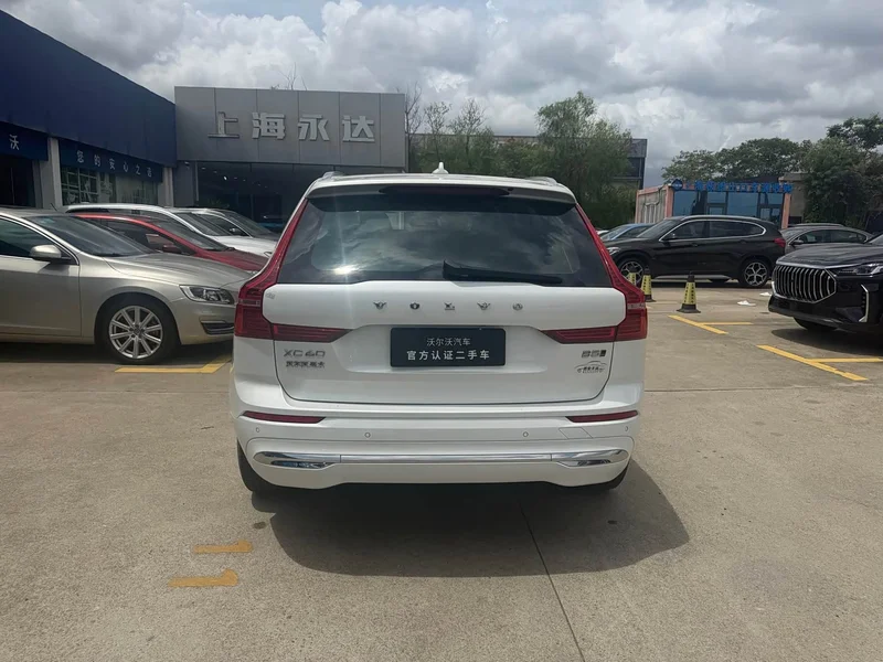 Volvo XC60 — фото 10