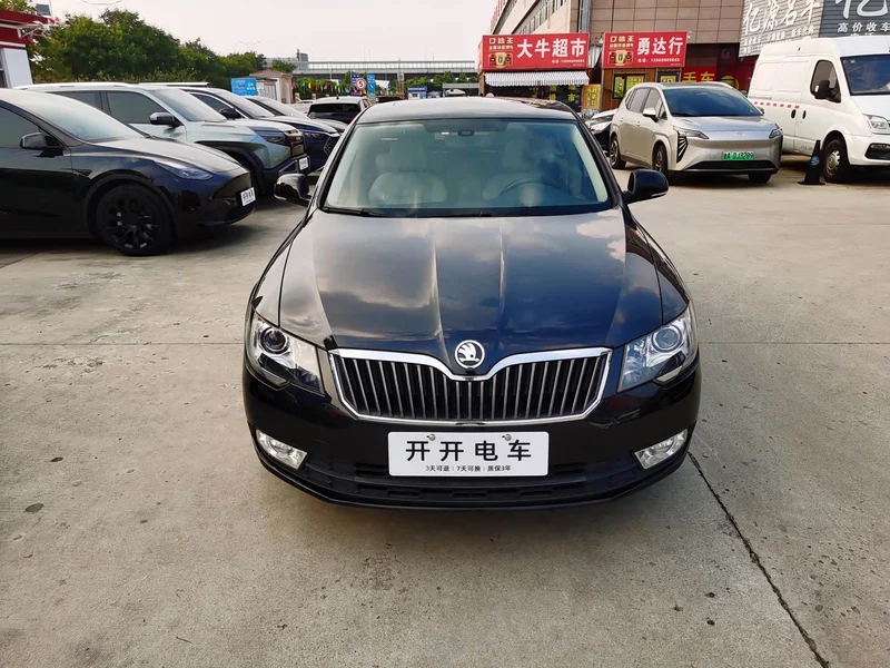 Skoda Superb — фото 1
