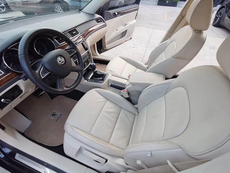 Skoda Superb — фото 11