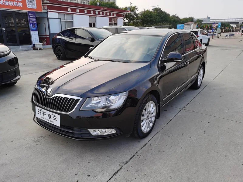 Skoda Superb — фото 2
