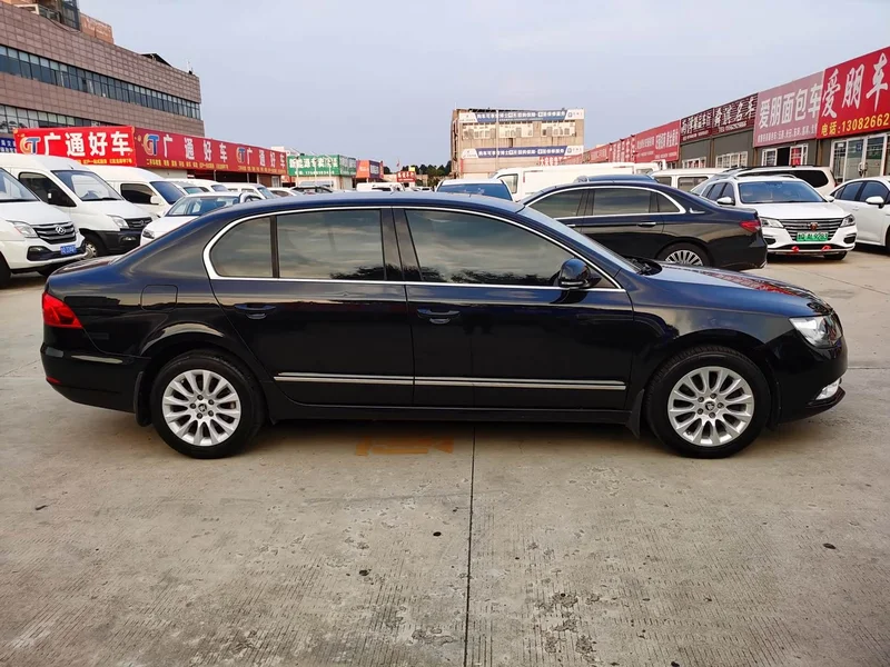 Skoda Superb — фото 5