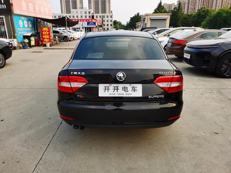 Skoda Superb — фото 8