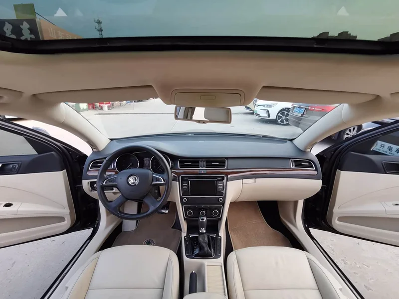 Skoda Superb — фото 9
