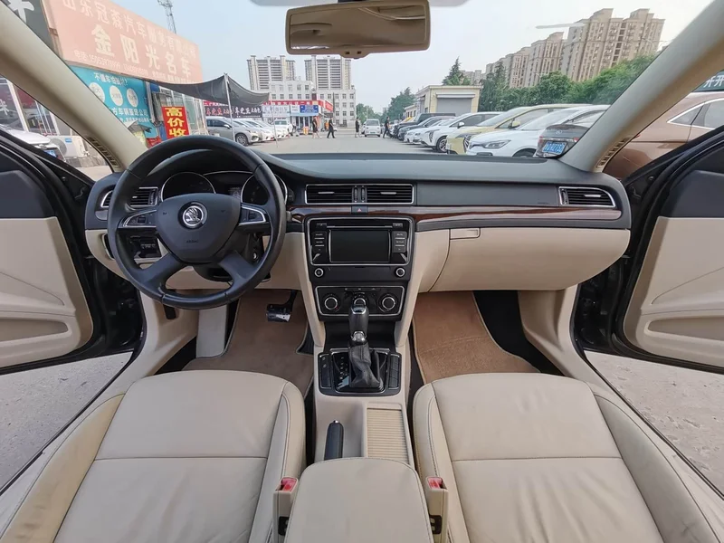 Skoda Superb — фото 10