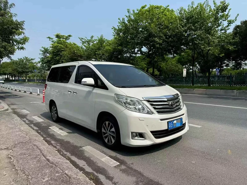 Toyota Alphard — фото 2