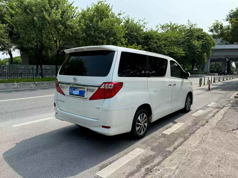 Toyota Alphard — фото 3