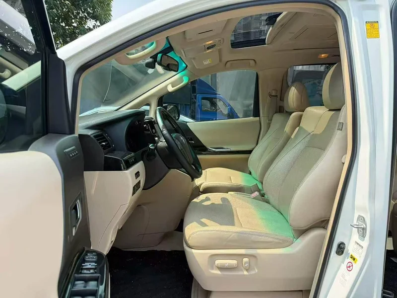 Toyota Alphard — фото 5